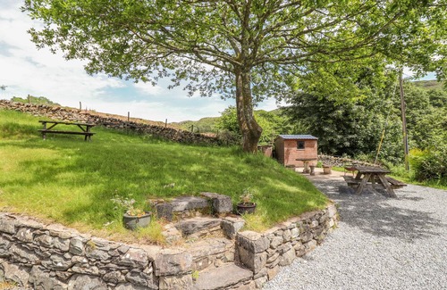 Llanelltyd House | TY GLAN YR AFON, pet friendly, with open fire in Dolgellau