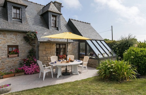 Cleder House | Ty Glaz by Interhome