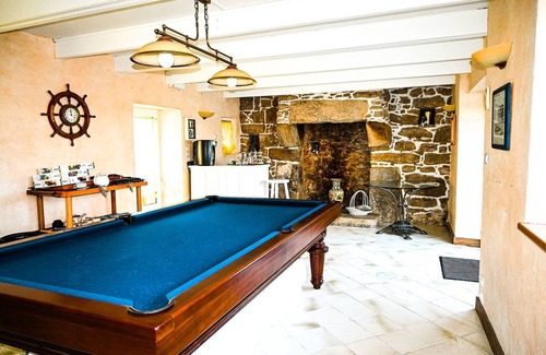 Trebeurden Ski Chalet | Ty goas treiz · Ty Goas Treiz Pool and view