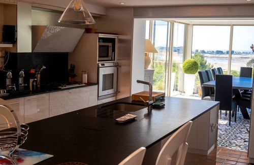 Trebeurden Ski Chalet | Ty goas treiz · Ty Goas Treiz Pool and view