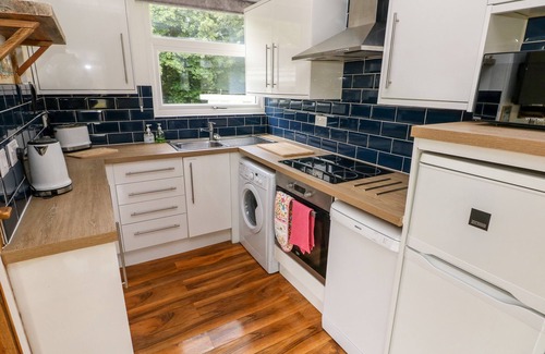 Haverfordwest Cottage | TY HAF, romantic, character holiday cottage, with a garden in Roch