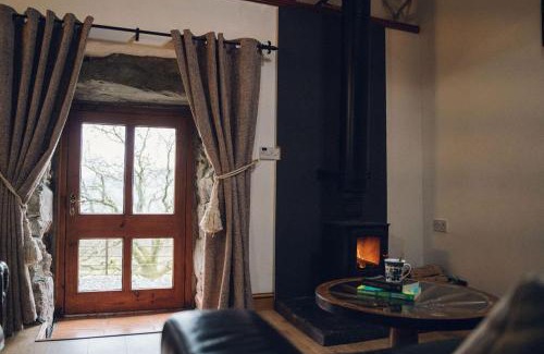 Beddgelert Apartment | Ty Hebog - Charmingly Restored 17th Century Grade II Listed Barn with Cosy Log Burner