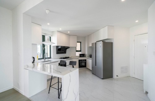 Xujiahui Bed & Breakfast | Tyms Elegant 4BR 2BA Apt Xujiahui Malls