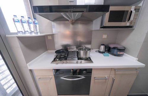 Xujiahui Bed & Breakfast | Tyms Stylish 2BR 1BA Apt Xujiahui Metro