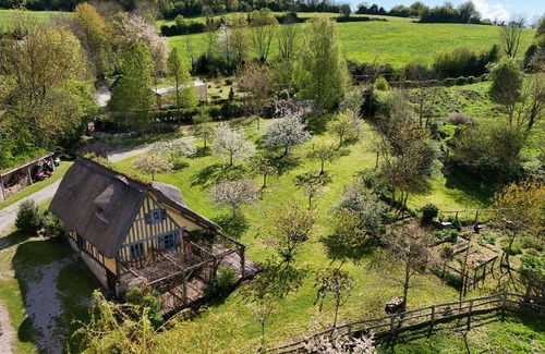 Saint-Evroult-de-Montfort Cottage | Typical cottage with garden, pets allowed, WIFI included