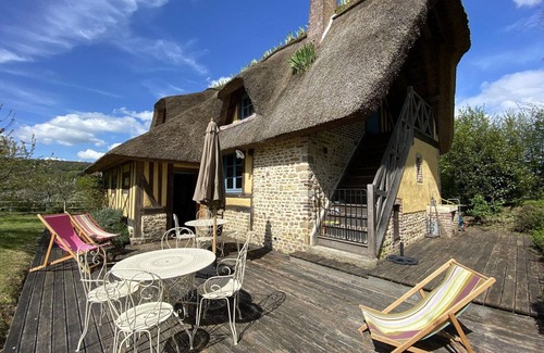 Saint-Evroult-de-Montfort Cottage | Typical cottage with garden, pets allowed, WIFI included