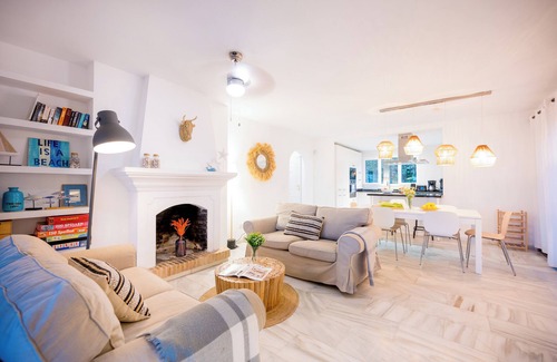 Marbella Villa | Typical beach house, ping pong table, pool (45m2), garden
