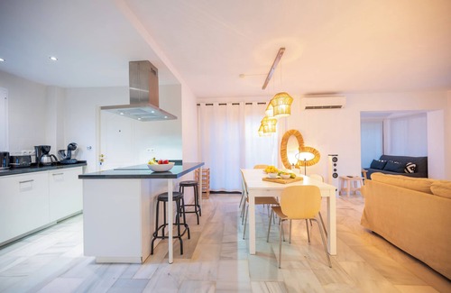 Marbella Villa | Typical beach house, ping pong table, pool (45m2), garden