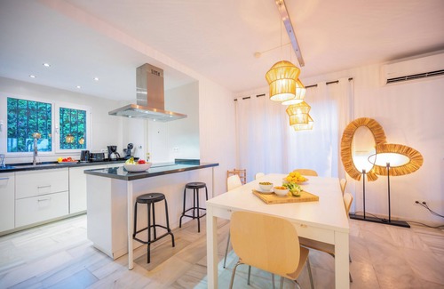 Marbella Villa | Typical beach house, ping pong table, pool (45m2), garden