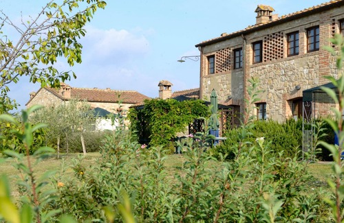Asciano Apartment | Typical former farmhouse of Tuscany, with tennis court and swimming pool,flat Q8