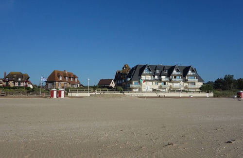 Benerville-sur-Mer House | Typical Norman house on the beach - sea view - big garden - perfect location