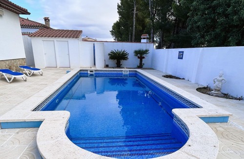 Miami Platja Ski Chalet | Typical villa with private pool in Miami Platja!