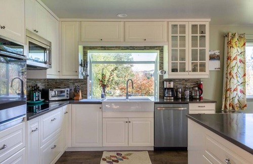 Point Reyes Station House | Tyto Alba | Serenity & Nature Views, Walk to Town