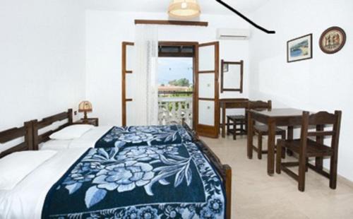 Acharavi Apartment | Tzilios Studios