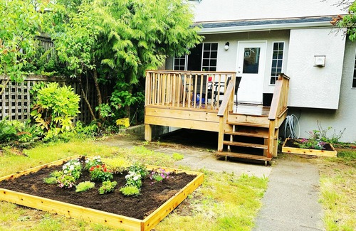 West Point Grey Villa | UBC trailhead villa ,beaches in10 minuteswalk,local boutique restaurant 5minutes