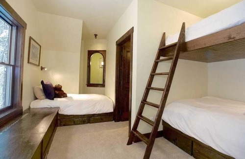 Agpar Cottage | Uber Luxury Home INSIDE Glacier with Hot Tub, Pool Table & Guest House!