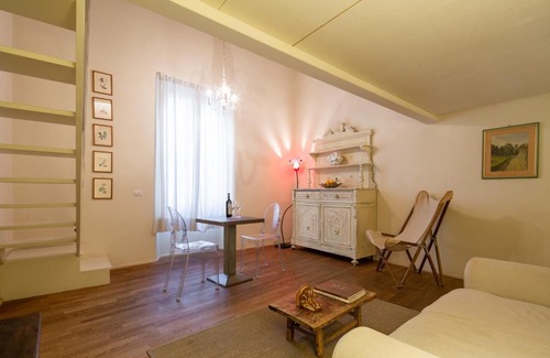 Santa Croce Apartment | Uffizi Suite B