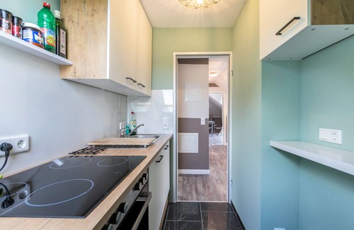 Heide Apartment | 'Uhse Apartment' with Garden & Wi-Fi