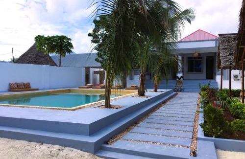 Nungwi Apartment | Uhuru Hotel & Restaurant