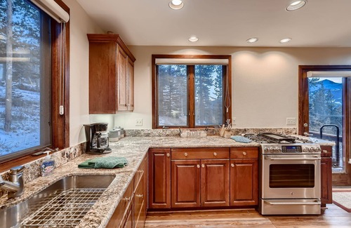 Forest Hills House | Ullr Haus: EV Enabled, Private Hot Tub, Mountain Views, Foosball, Sauna
