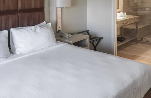 Capistrano Beach Resort | Ultimate Beach Vacation! 2 Modern Units, Pool, Parking, Close to Pines Park