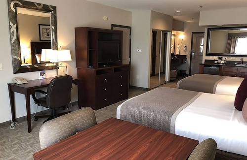 Killeen Hotel | Ultimate Couple's Escape! 1 Comfy Unit and Pool.