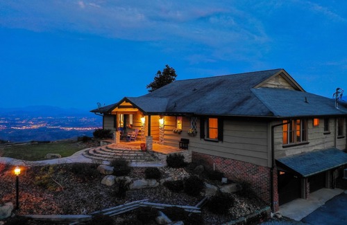 Sevierville Cottage | Ultimate Mountain Retreat