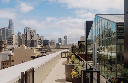 Tenderloin Hotel | Ultimate SF Getaway! 2 Rooms w/Curated Local Art & Comfort