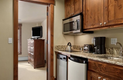 Four O'Clock Hotel | Ultimate stay at Grand Timber Lodge, Breckenridge's Best Ski-In, Ski-Out Resort!