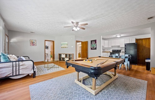 Stone Mountain House | Ultimate Stone Mountain Escape – Sleeps 20+ I Game Room I Cinema