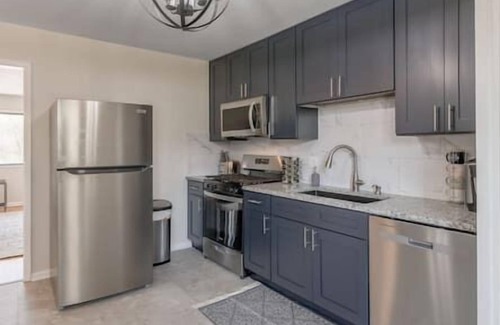 Waldron Apartment | Ultra Clean, King bed, garage, back yard