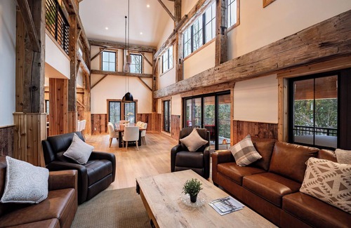Revelstoke Hotel | Ultra-Luxurious 3-Bedroom Lodge with Exclusive Private Hot Tub