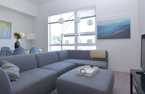Downtown Apartment | Ultra Modern Redmond 1Bd 2| FastWifi | Gym|Sophari