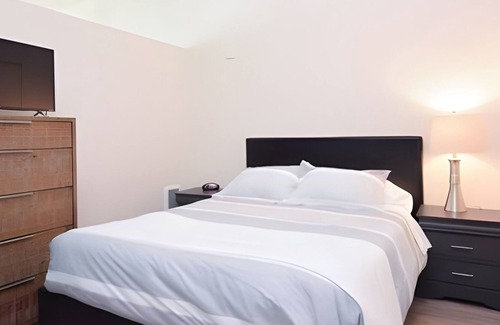 Downtown Apartment | Ultra Modern Redmond 1BR 3 | Fast Wifi| Gym