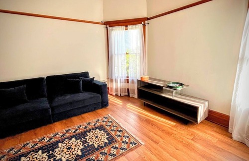 North Central House | Ultra Private Historic Home near Rose Bowl Old town Pasadena