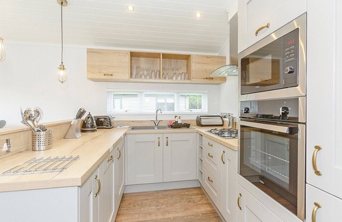 Aysgarth Ski Chalet | Ultra spacious luxurious lodge with one double with en suite bath or shower and one twin.