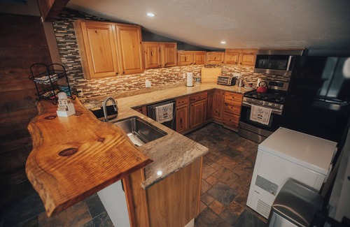 Saugerties Cabin | Umana's Cabin, cozy, comfy, 5+ acres of land