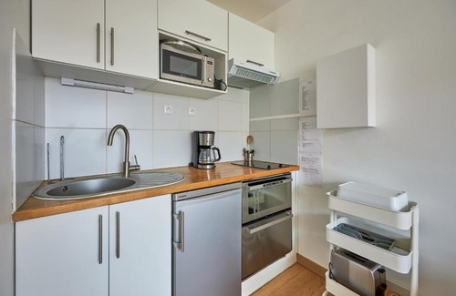 Saint-Regnobert-de-la-Cote-de-Nacre Apartment | Un Balcon sur la Mer - Appt à 30m de la plage