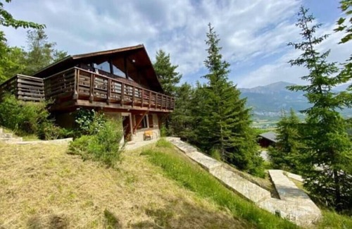 Le Sauze Ski Chalet | Un Chalet Chaleureux Dans un Écrin de Nature