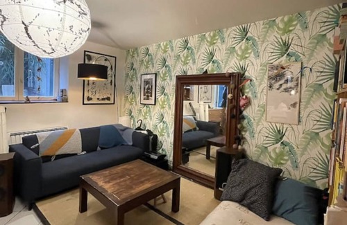 Combat Apartment | Un Havre de Paix en Plein Paris