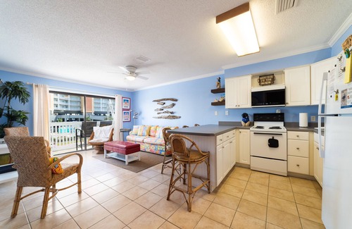 Ono Island Condo | UNBEATABLE Location -Partial Gulf View - Easy beach access, close to everything!