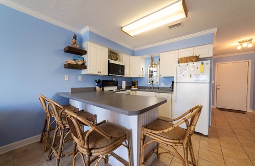 Ono Island Condo | UNBEATABLE Location -Partial Gulf View - Easy beach access, close to everything!