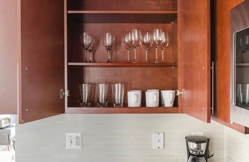 Mount Vernon Triangle Apartment | Unbelievable Mt Vernon 1BR w/Gym & Pool, nr Arena & Food, by Blueground