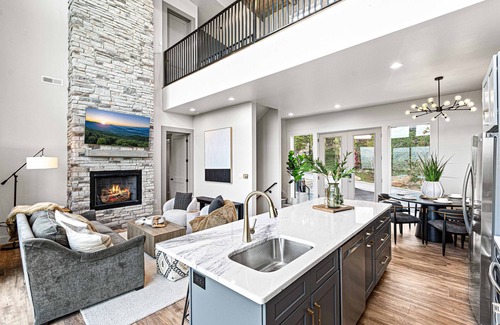 Sevierville Cabin | Unbelievable VIEWS indoor pool cabin
