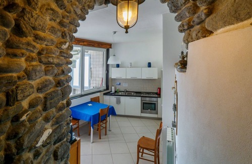 Vernazza Apartment | Unda de Ma Apartment with AC and Sea View Balcony