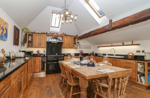 Blandford Forum House | UNDER ACRE COTTAGE, family friendly in Winterborne Whitechurch