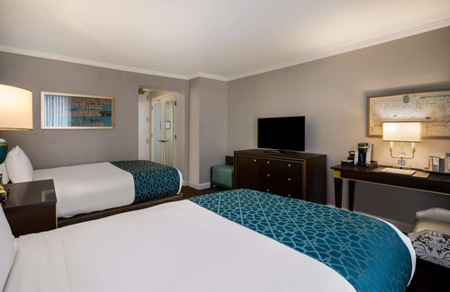 French Quarter Hotel | Unforgettable Stay in French Quarter! Pets Allowed, Balcony, w/Outdoor Pool