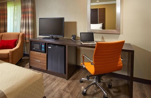 Anaheim Resort Hotel | Unforgettable Stay w/Outdoor Pool, Near Attractions, Steps to Disney!