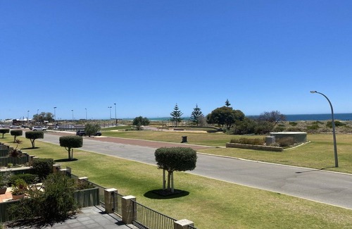 Jurien Bay Villa | Uninterrupted views of the ocean from this beachfront apartment
