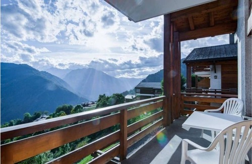 Verbier Ski Chalet | Uninterrupted views of the mountains and across the valley